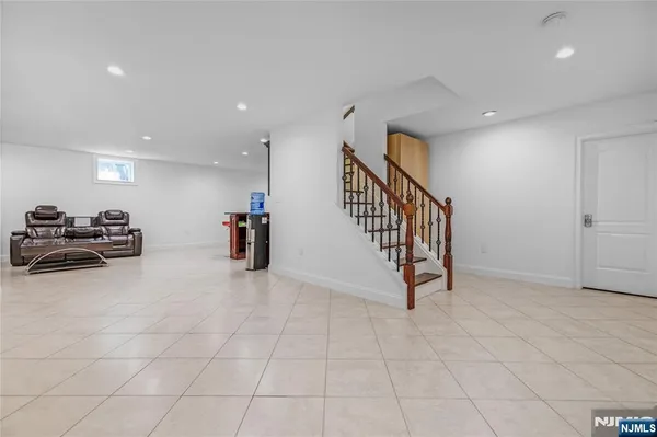 $2,195,000 | 4 Holland Avenue, Demarest, NJ 07627