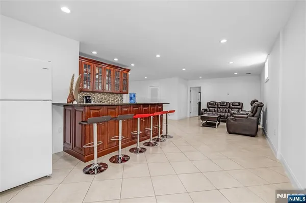 $2,195,000 | 4 Holland Avenue, Demarest, NJ 07627