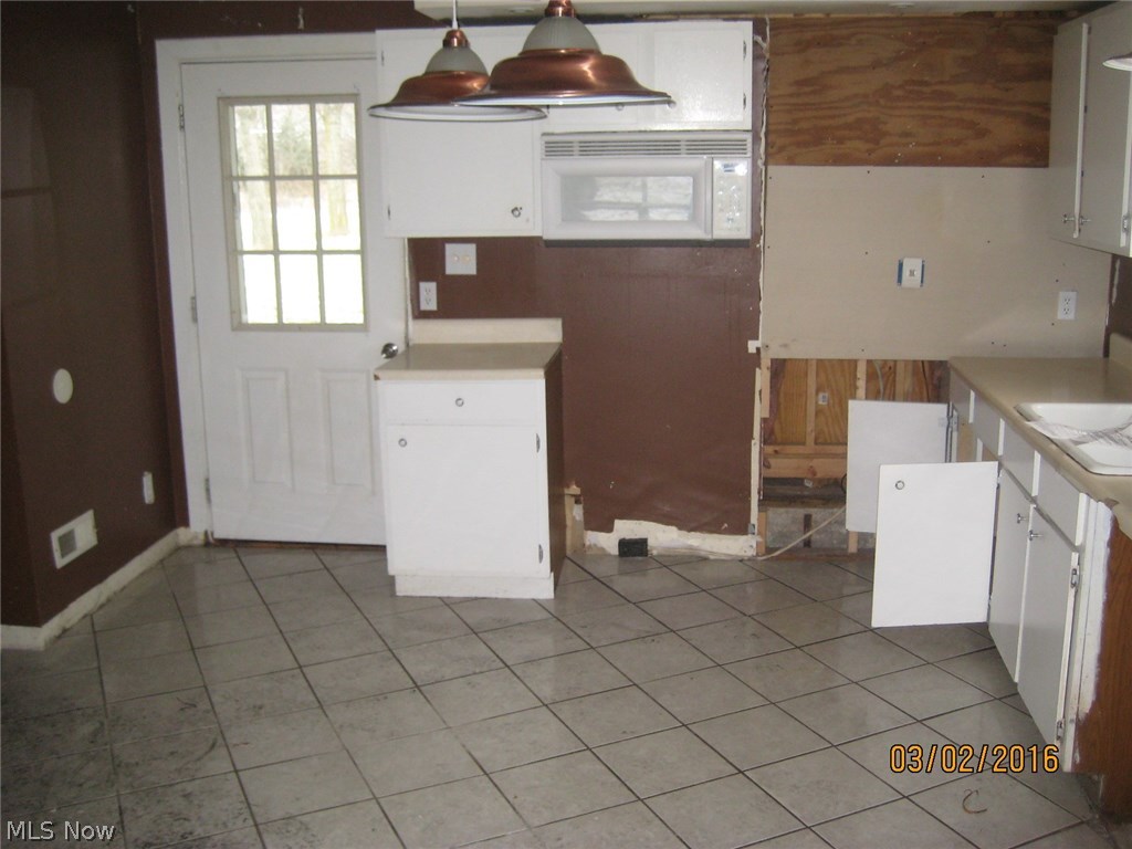 2592 Raber Road Uniontown, OH 44685 - Photo 3 of 11
