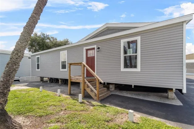 $259,900 | 24116 Armadillo Road, Astor, FL 32102
