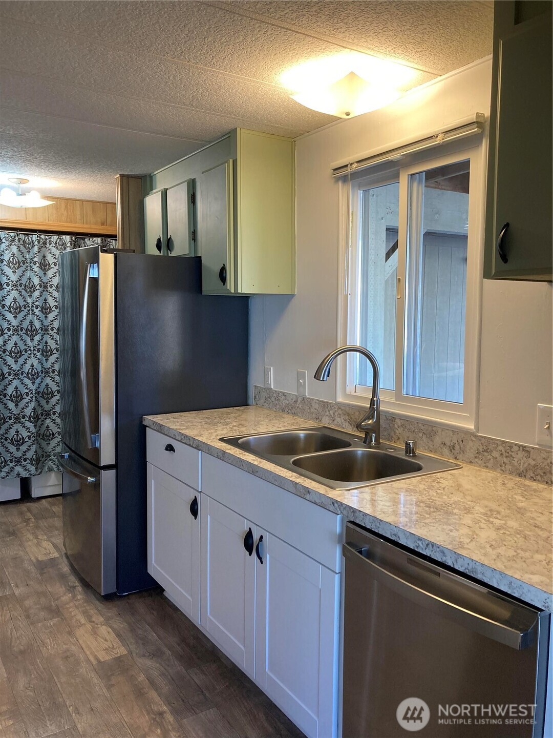 1841 Trosper Road Southwest, Unit 32 Tumwater, WA 98512 - Photo 2 of 13 a kitchen with stainless steel appliances granite countertop a refrigerator and a sink