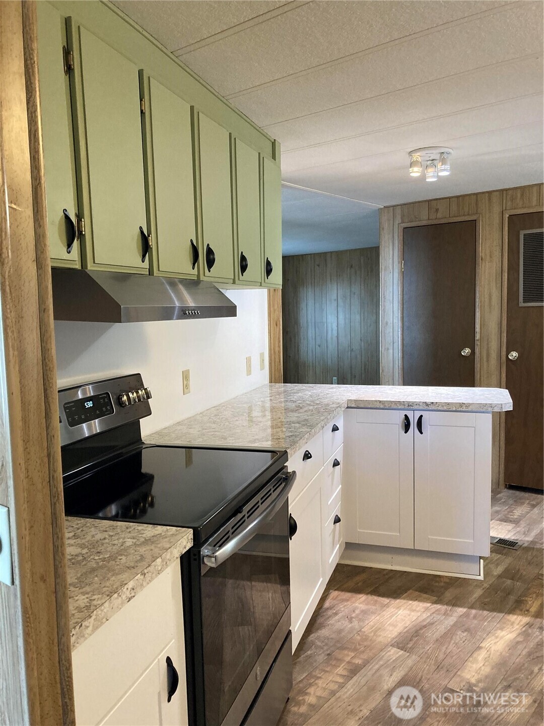 1841 Trosper Road Southwest, Unit 32 Tumwater, WA 98512 - Photo 5 of 13 a kitchen with granite countertop a sink and a stove top oven