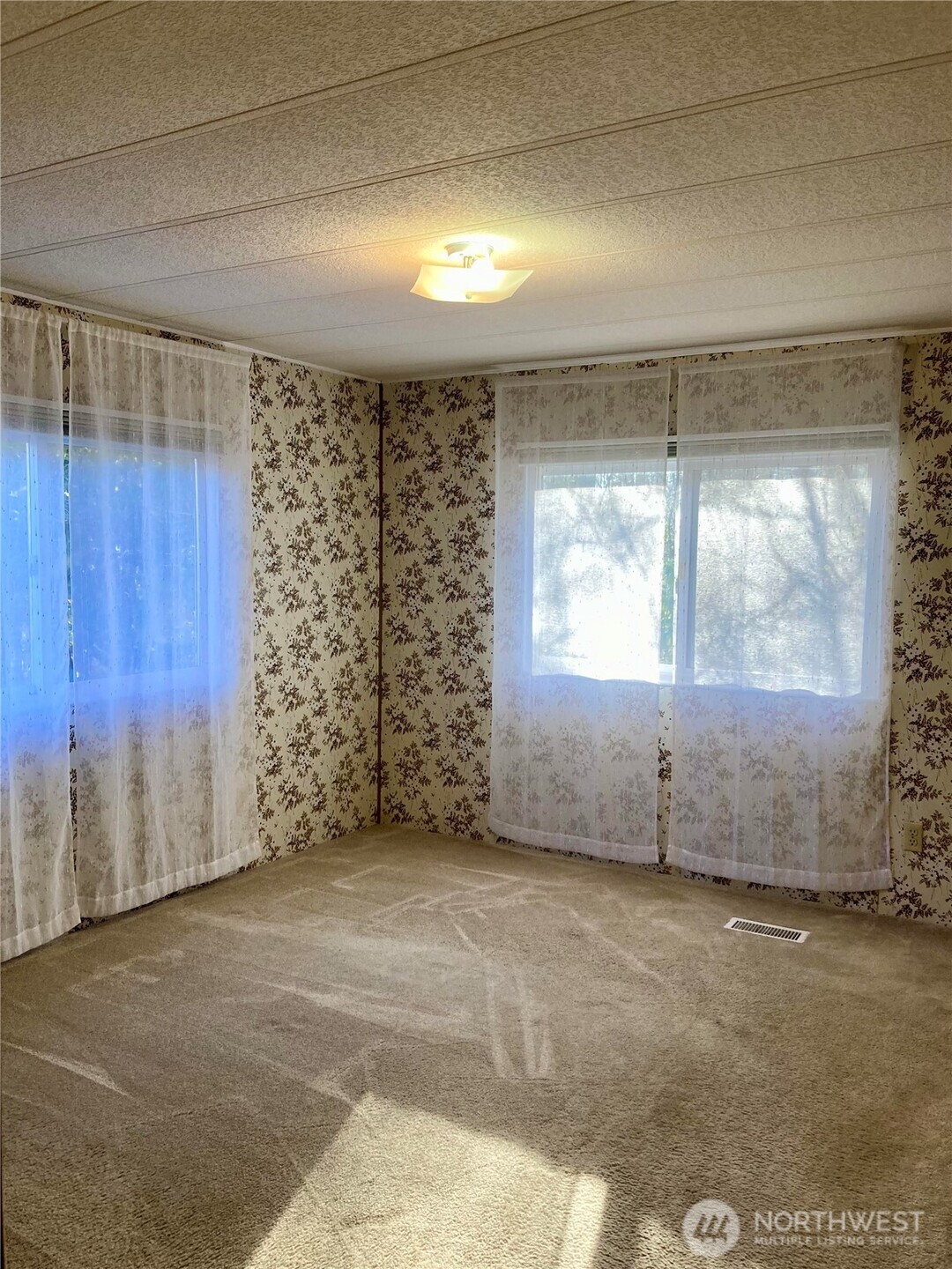 1841 Trosper Road Southwest, Unit 32 Tumwater, WA 98512 - Photo 8 of 13 an empty room with windows