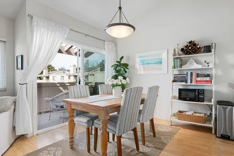 $479,000 | 1280 Seacliff Court, Unit 2, Ventura, CA 93003
