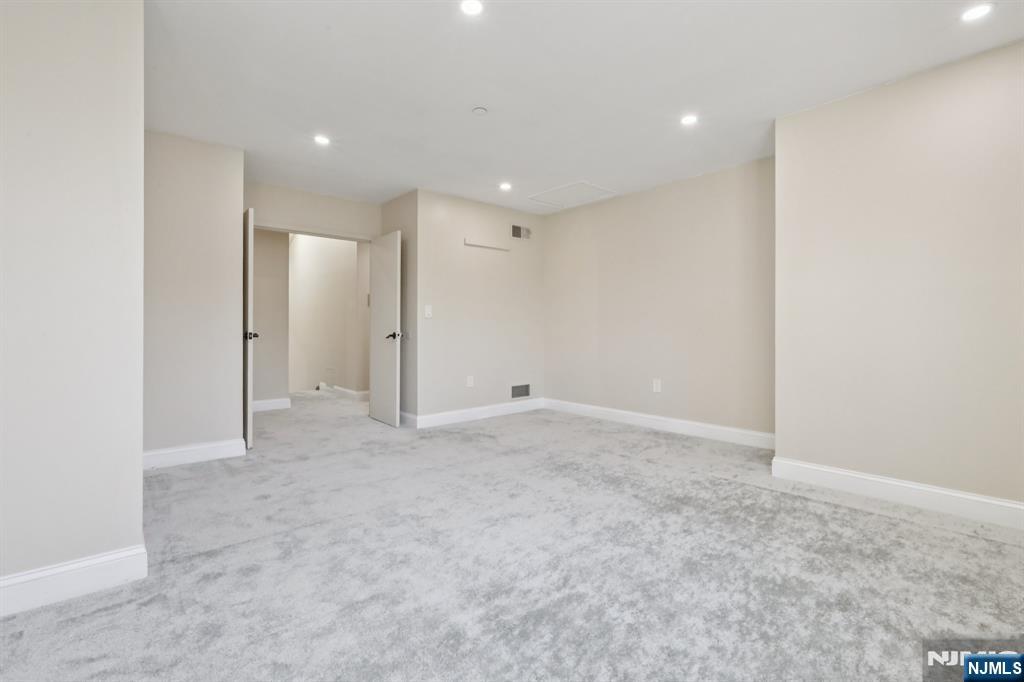 5 Millay Court Teaneck, NJ 07666 - Photo 25 of 36