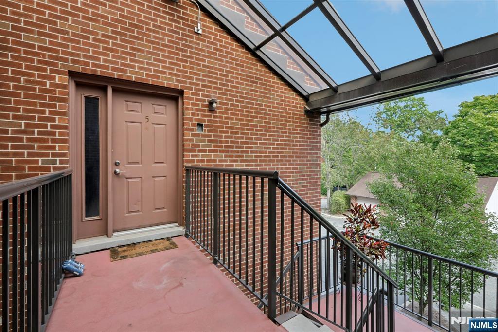 5 Millay Court Teaneck, NJ 07666 - Photo 4 of 36