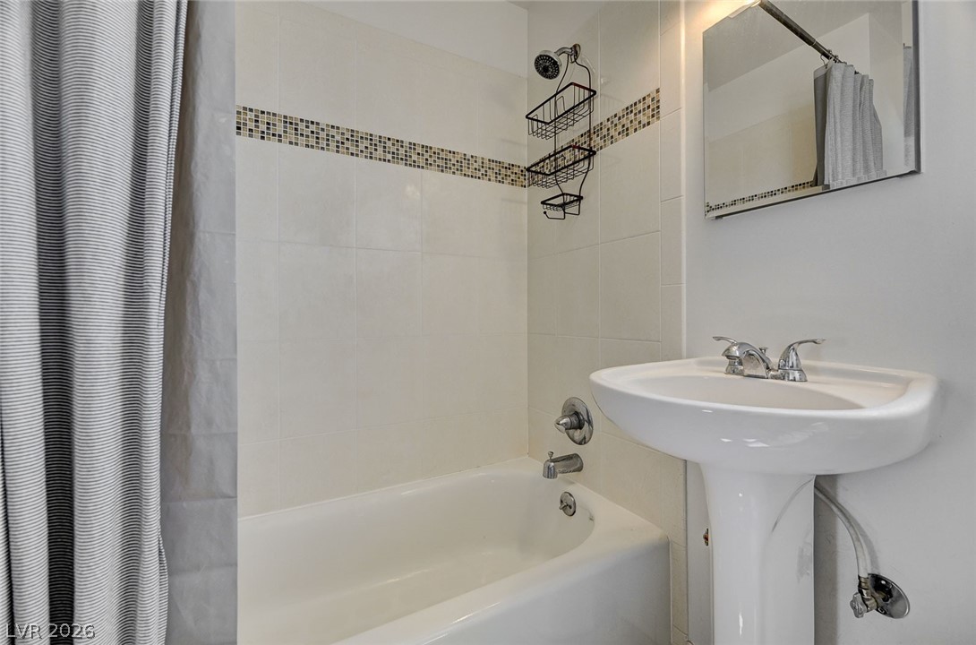 629 L Avenue Boulder City, NV 89005 - Photo 24 of 46 Bathroom with shower / bath combo