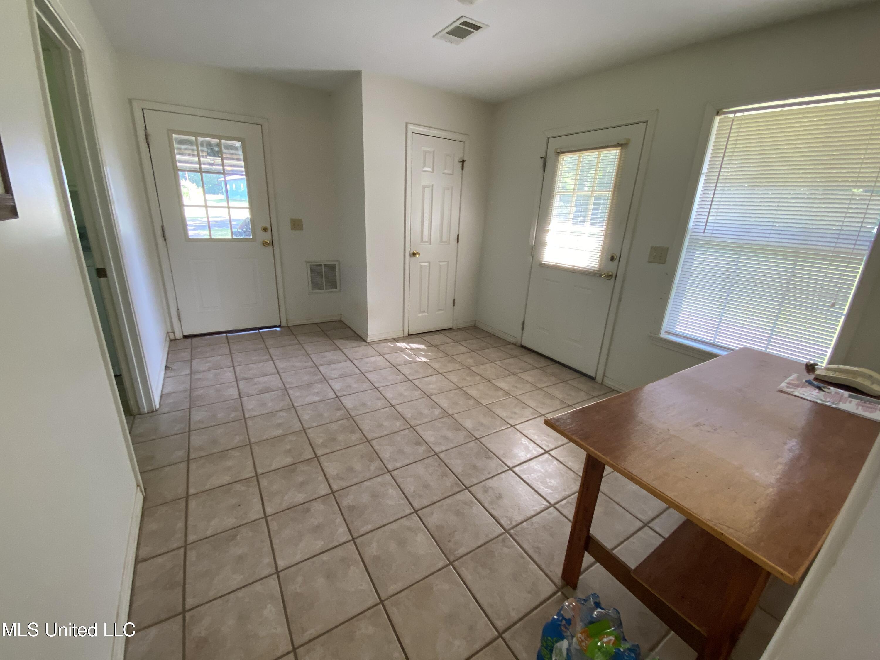 622 Concord Road Pelahatchie, MS 39145 - Photo 11 of 50 622 Concord utility room from kitchenJPG