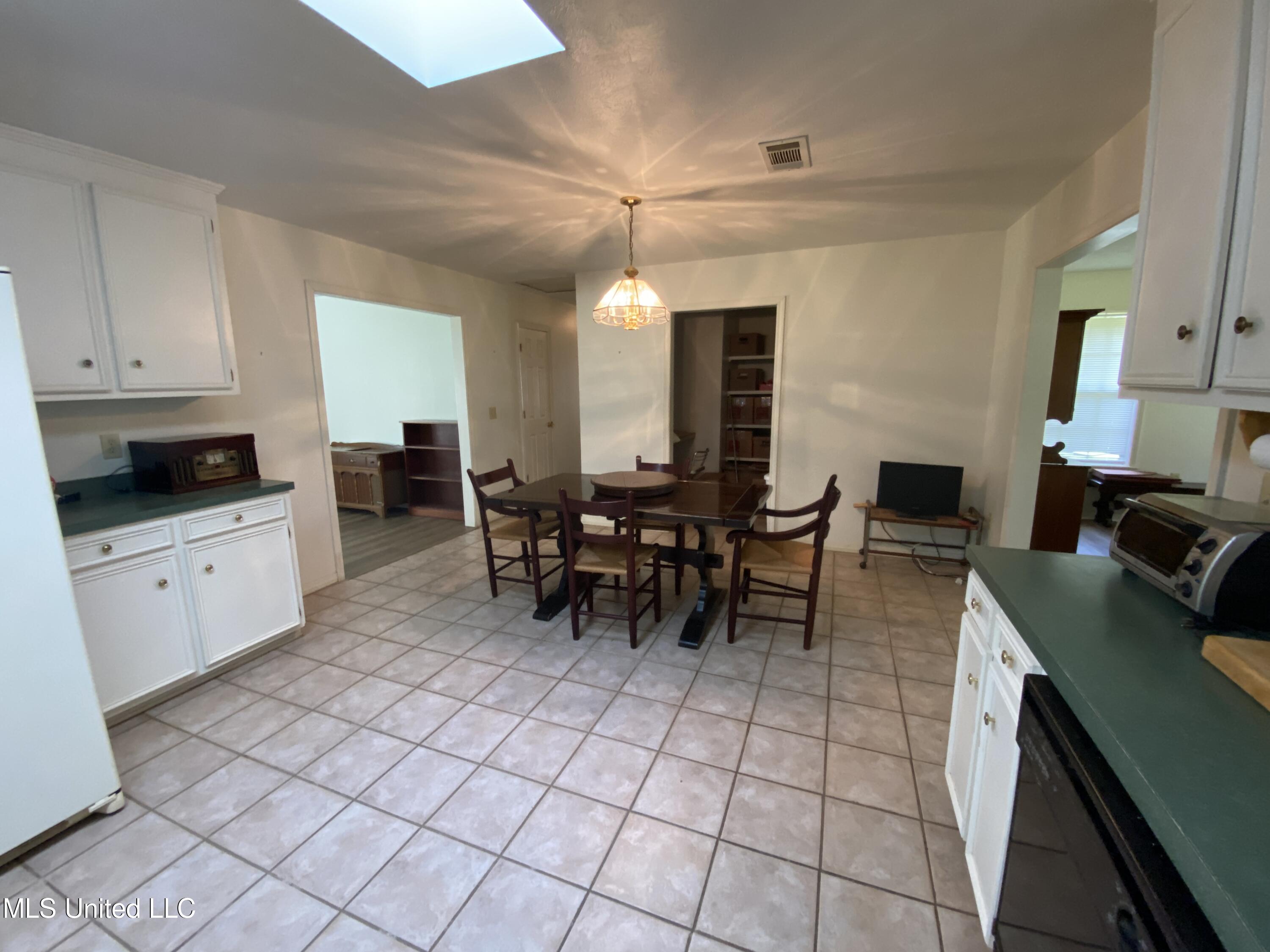 622 Concord Road Pelahatchie, MS 39145 - Photo 17 of 50 622 Concord kitchen 2