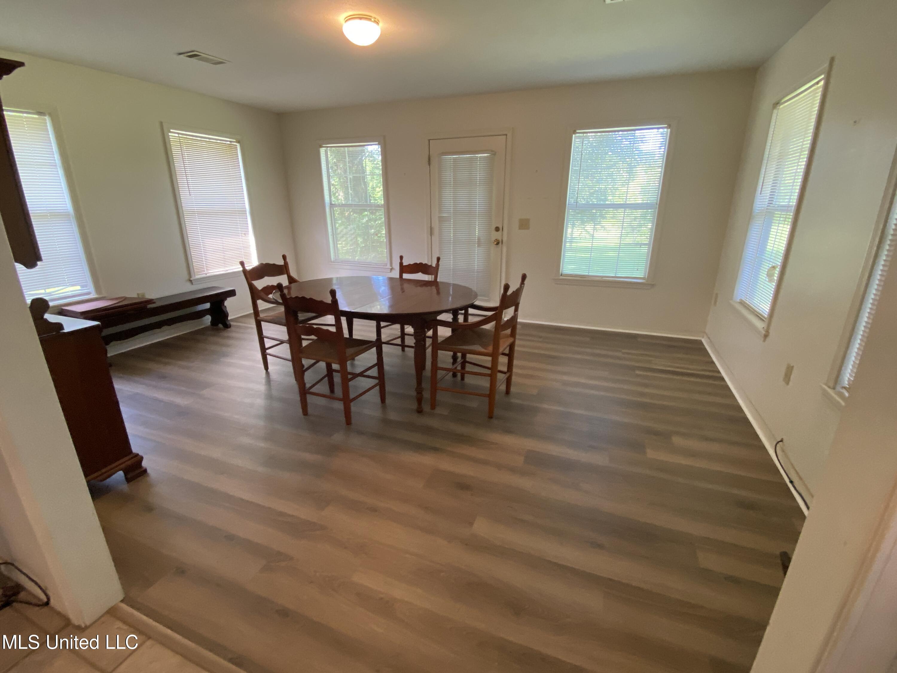 622 Concord Road Pelahatchie, MS 39145 - Photo 22 of 50 622 Concord Sunroom 1JPG