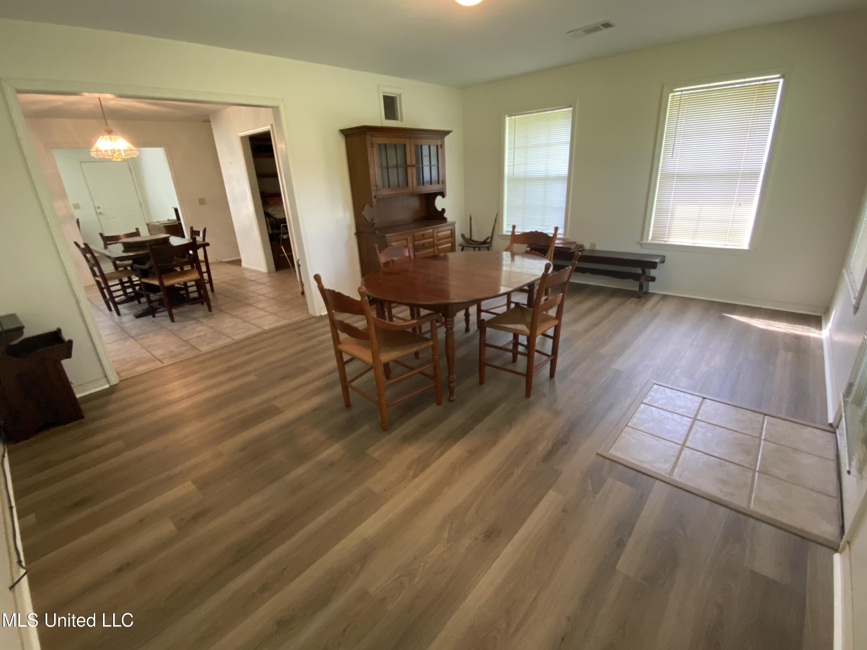 622 Concord Road Pelahatchie, MS 39145 - Photo 23 of 50 622 Concord sunroom 2JPG