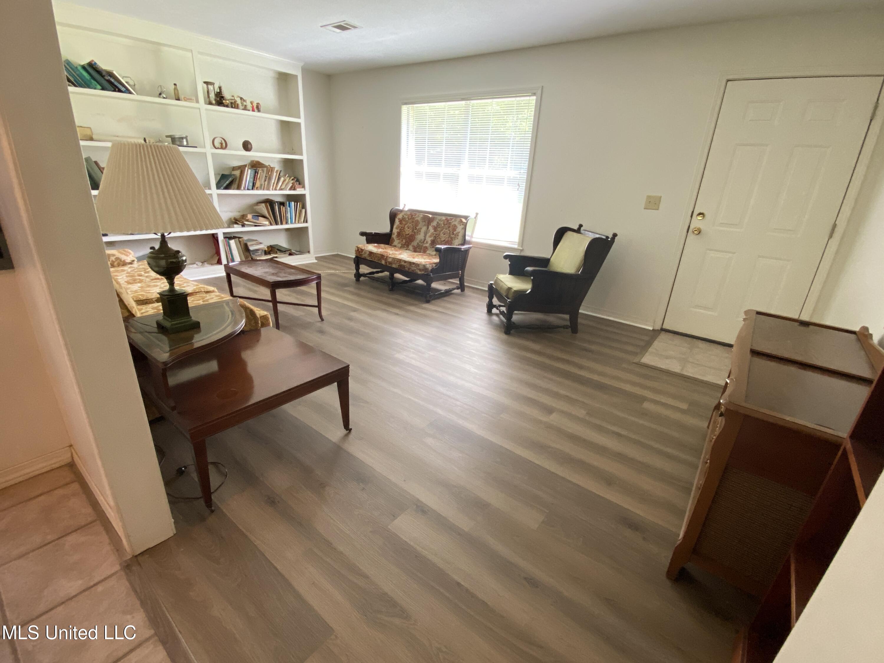 622 Concord Road Pelahatchie, MS 39145 - Photo 24 of 50 622 Concord main living area