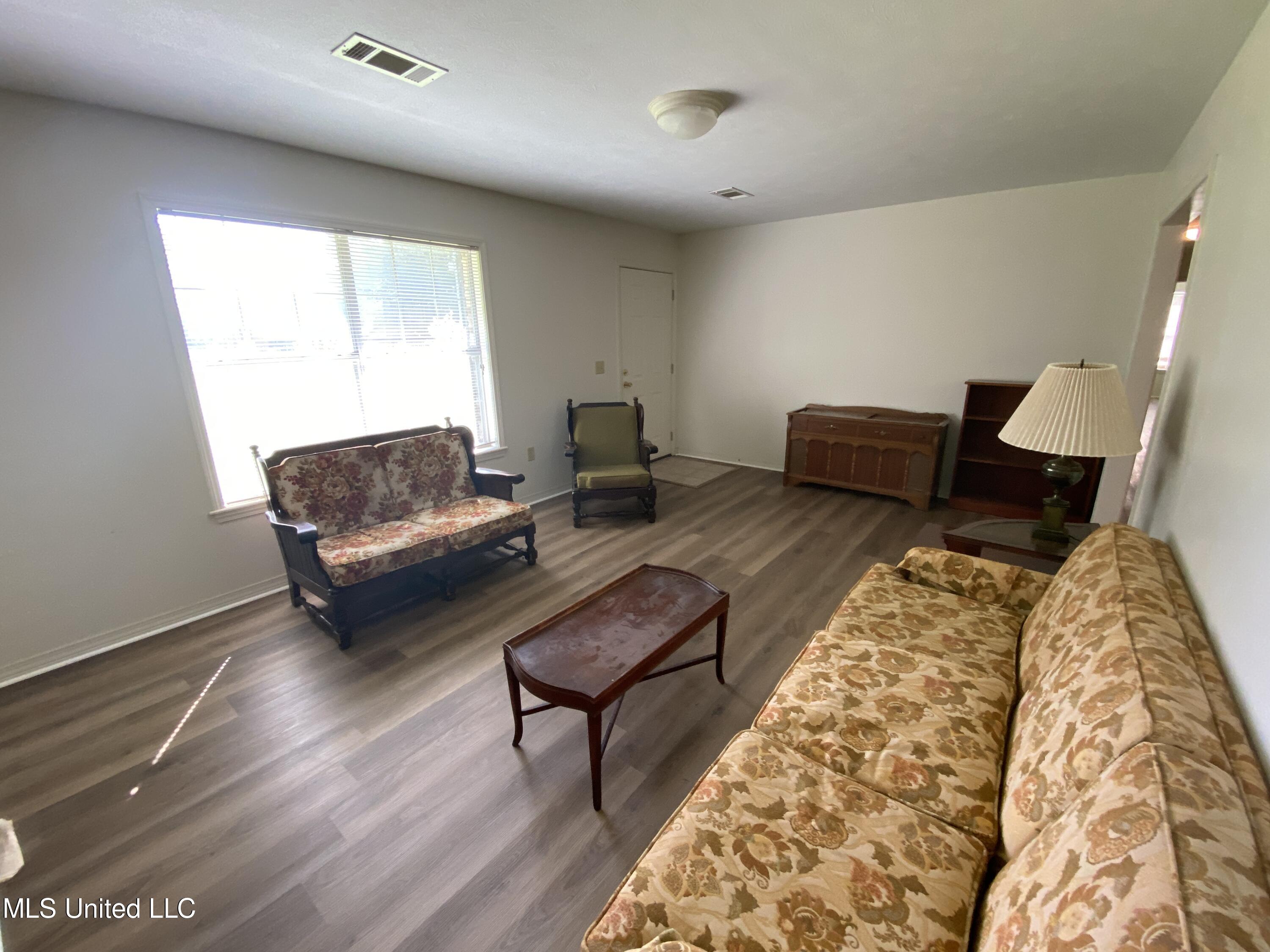 622 Concord Road Pelahatchie, MS 39145 - Photo 26 of 50 622 Concord main living 3
