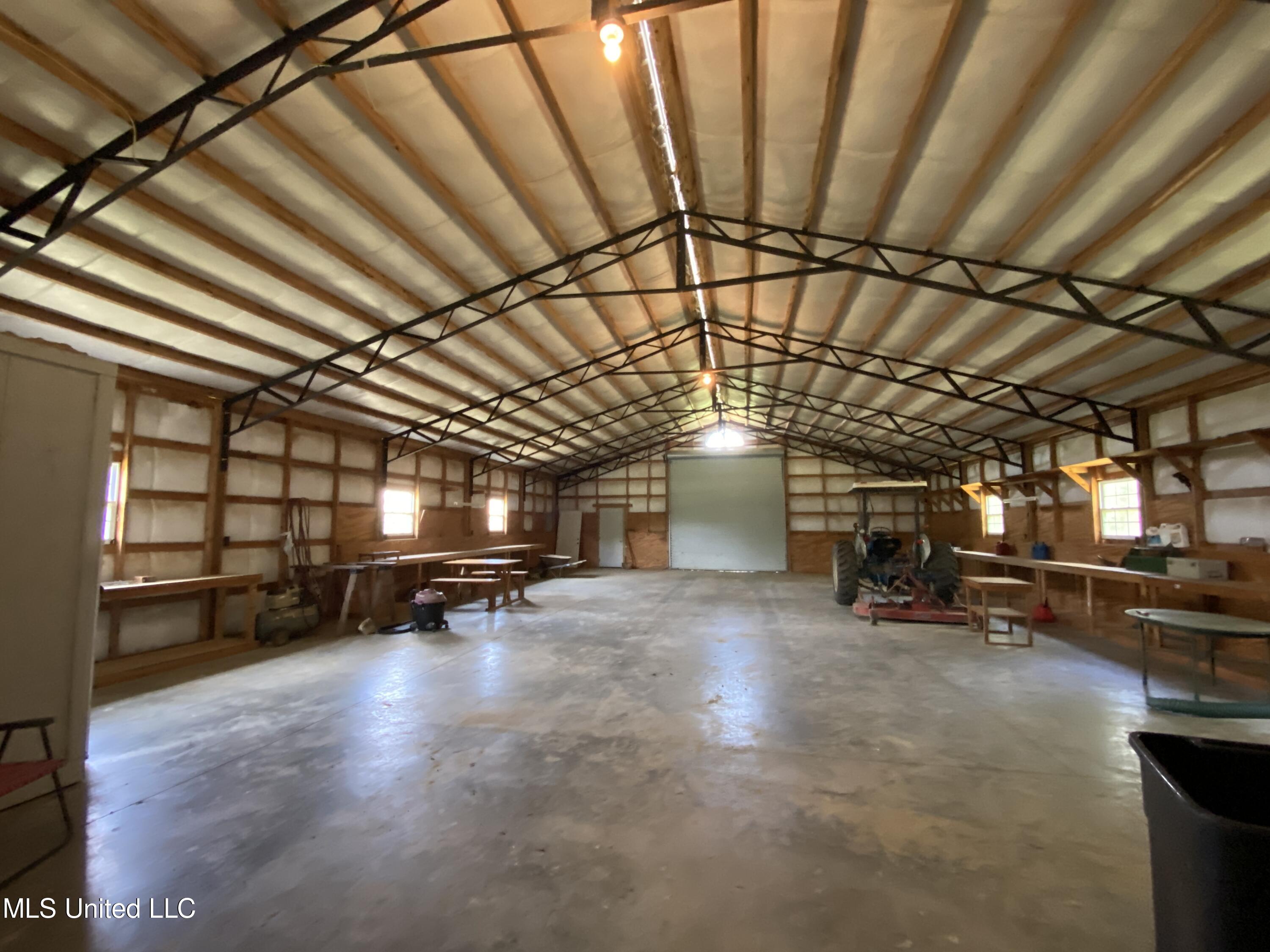 622 Concord Road Pelahatchie, MS 39145 - Photo 6 of 50 622 Concord shop front to back