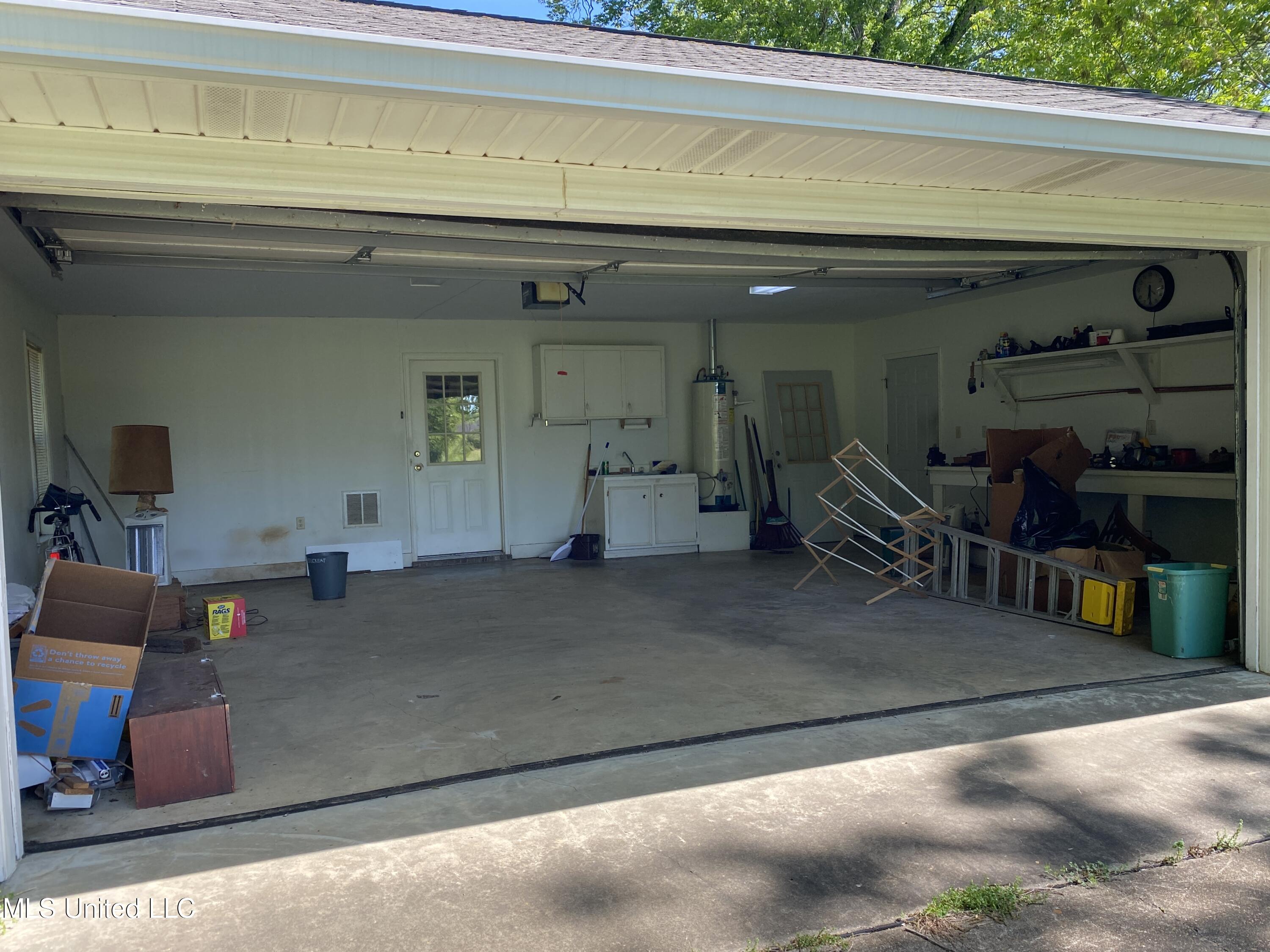 622 Concord Road Pelahatchie, MS 39145 - Photo 8 of 50 622 Concord lrg garage