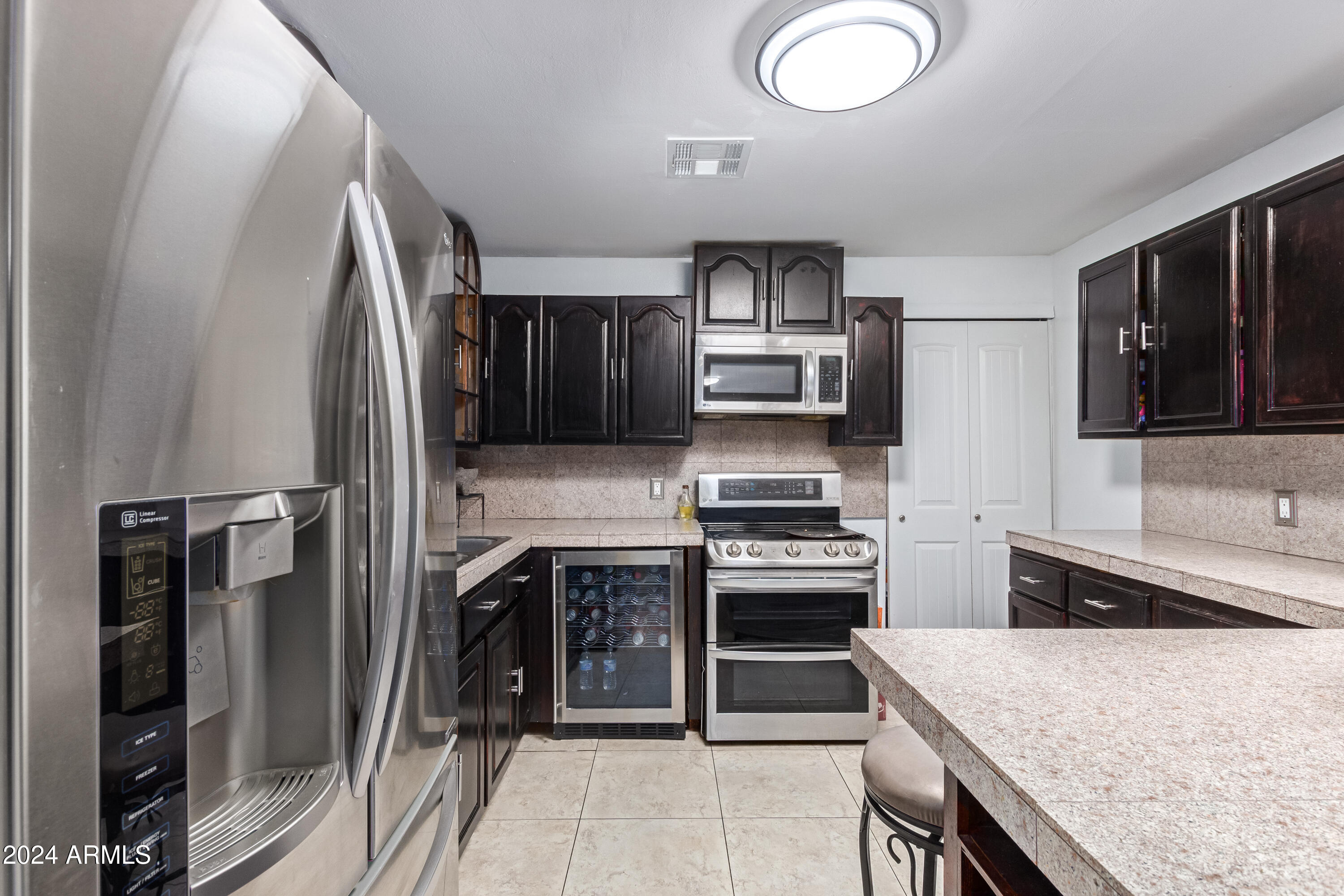 926 West Piedmont Road Phoenix, AZ 85041 - Photo 4 of 15 1000109284