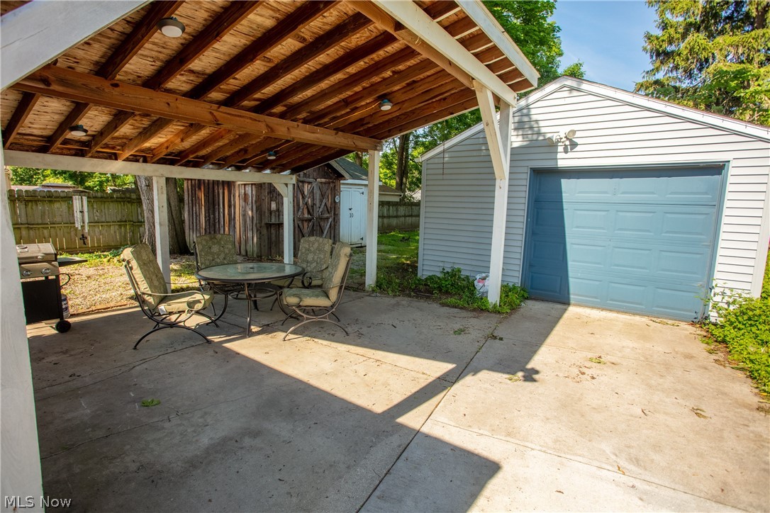 136 Stephens Road Akron, OH 44312 - Photo 20 of 22 Covered patio