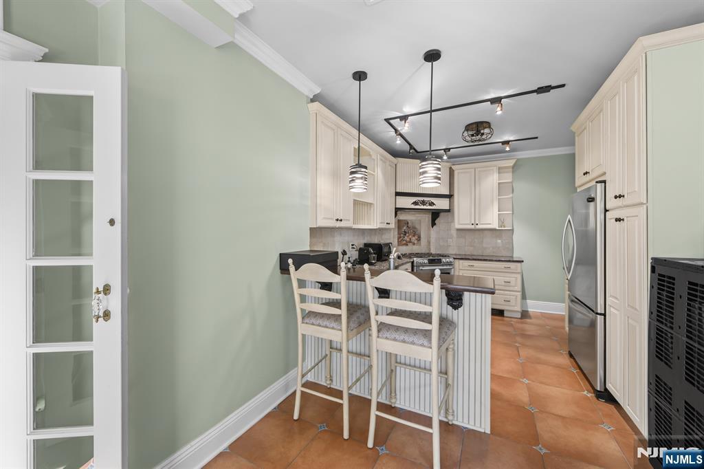 308 Demarest Avenue Closter, NJ 07624 - Photo 7 of 39
