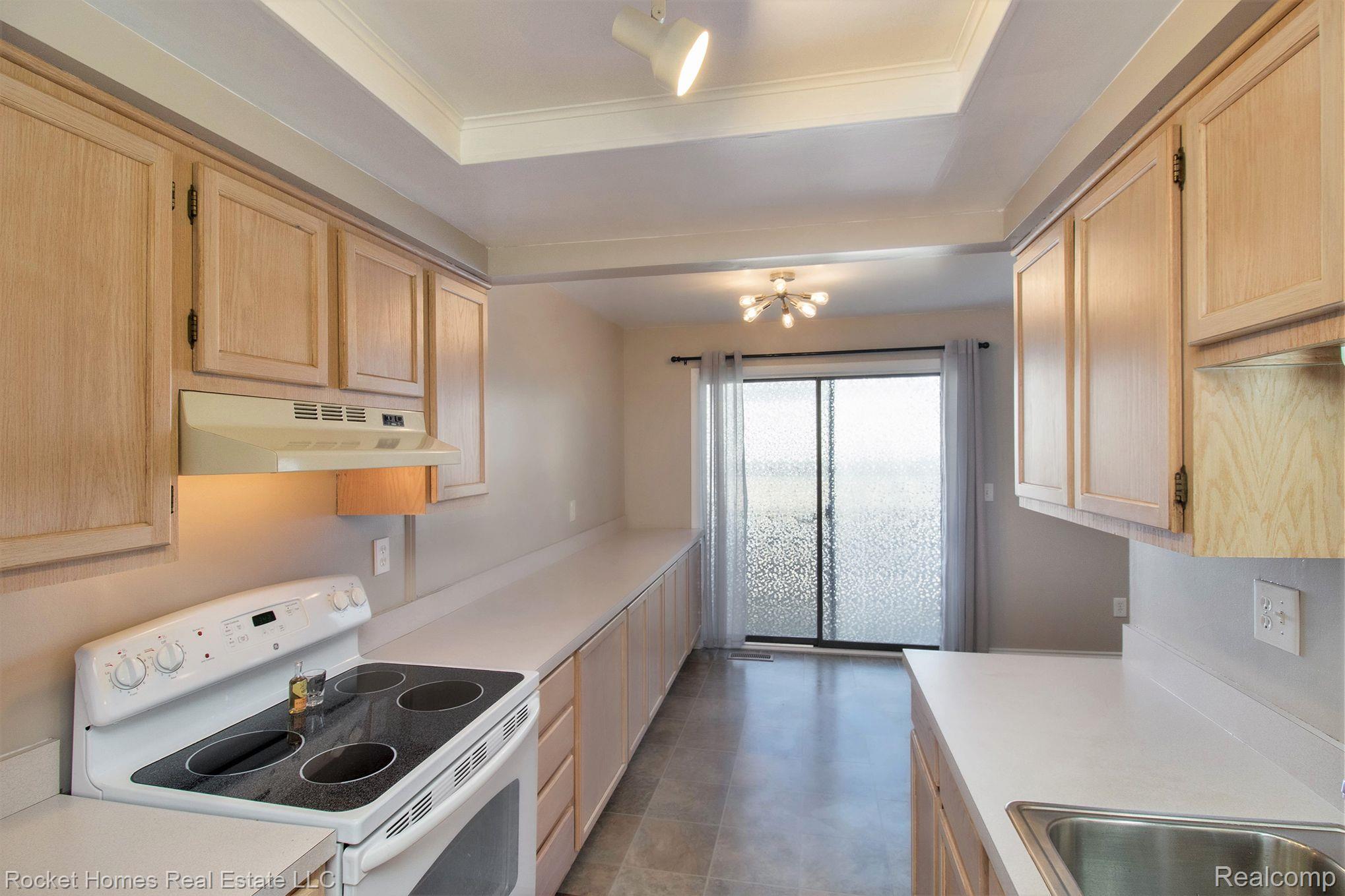 743 Oak Brook Ridge Drive Rochester, MI 48307 - Photo 10 of 28 Gallery Image 10