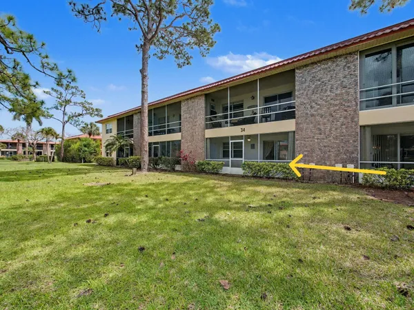 a view of an house with backyard and swimming pool