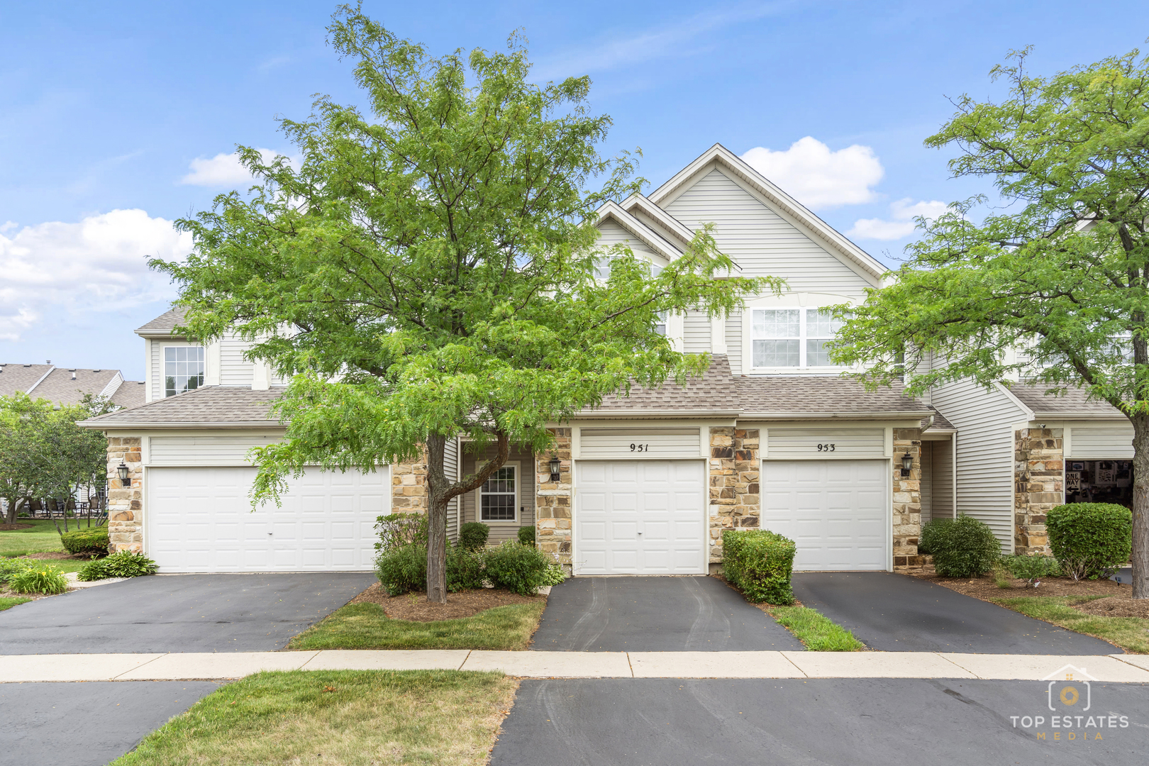 951 Viewpoint Drive, Unit 951 Lake In The Hills, IL 60156 - Photo 1 of 21