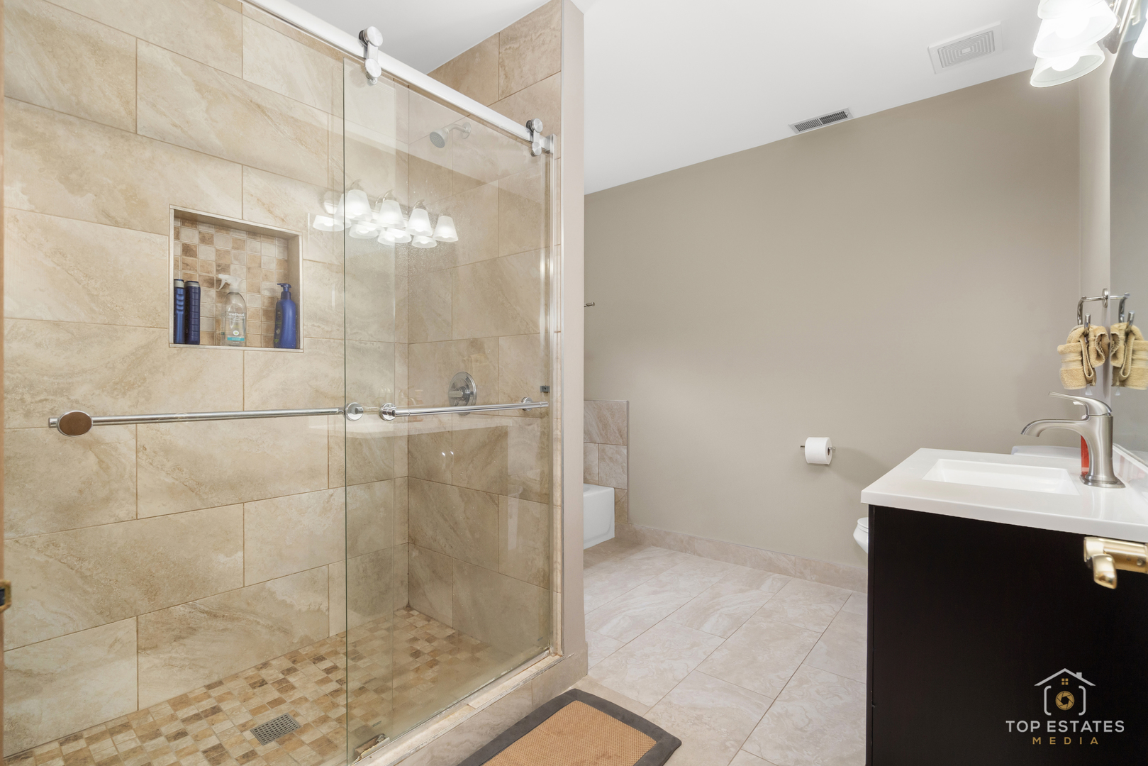 951 Viewpoint Drive, Unit 951 Lake In The Hills, IL 60156 - Photo 15 of 21