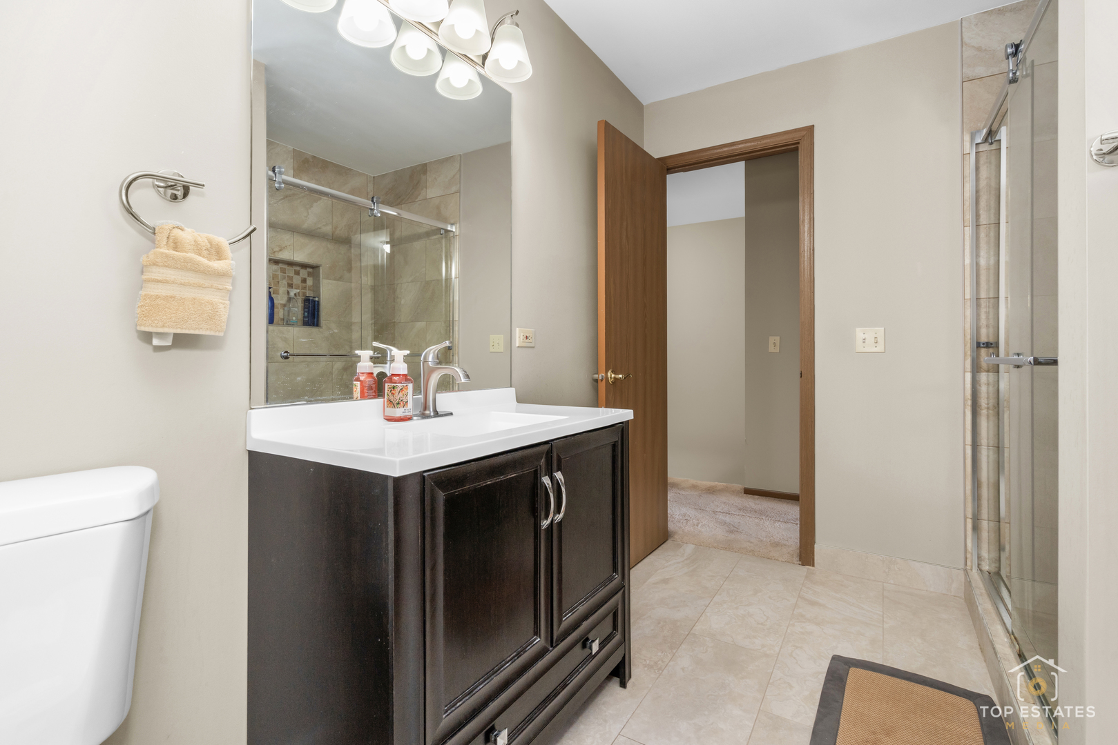 951 Viewpoint Drive, Unit 951 Lake In The Hills, IL 60156 - Photo 16 of 21