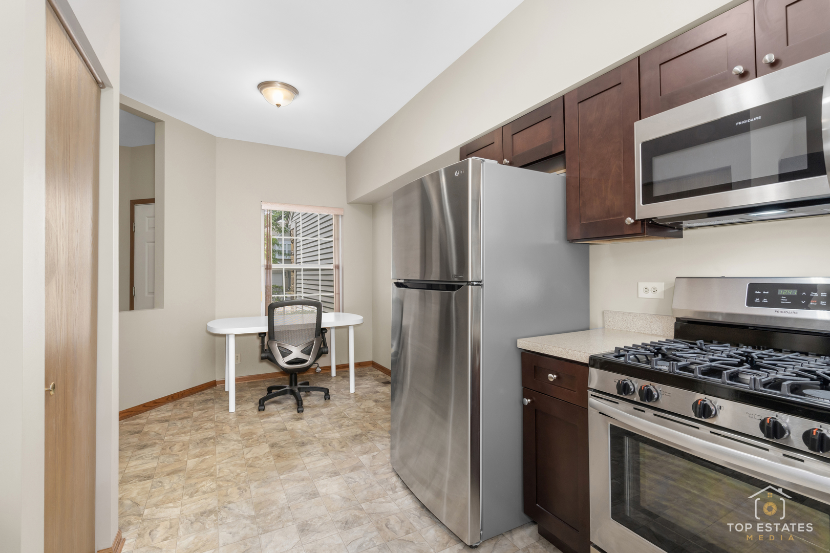 951 Viewpoint Drive, Unit 951 Lake In The Hills, IL 60156 - Photo 7 of 21