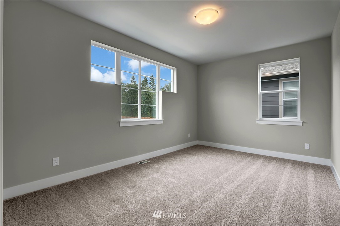 270 Graham Avenue Southeast Renton, WA 98059 - Photo 14 of 17 an empty room with a window
