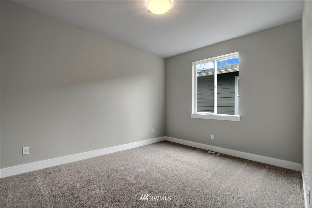 270 Graham Avenue Southeast Renton, WA 98059 - Photo 17 of 17 an empty room with a window