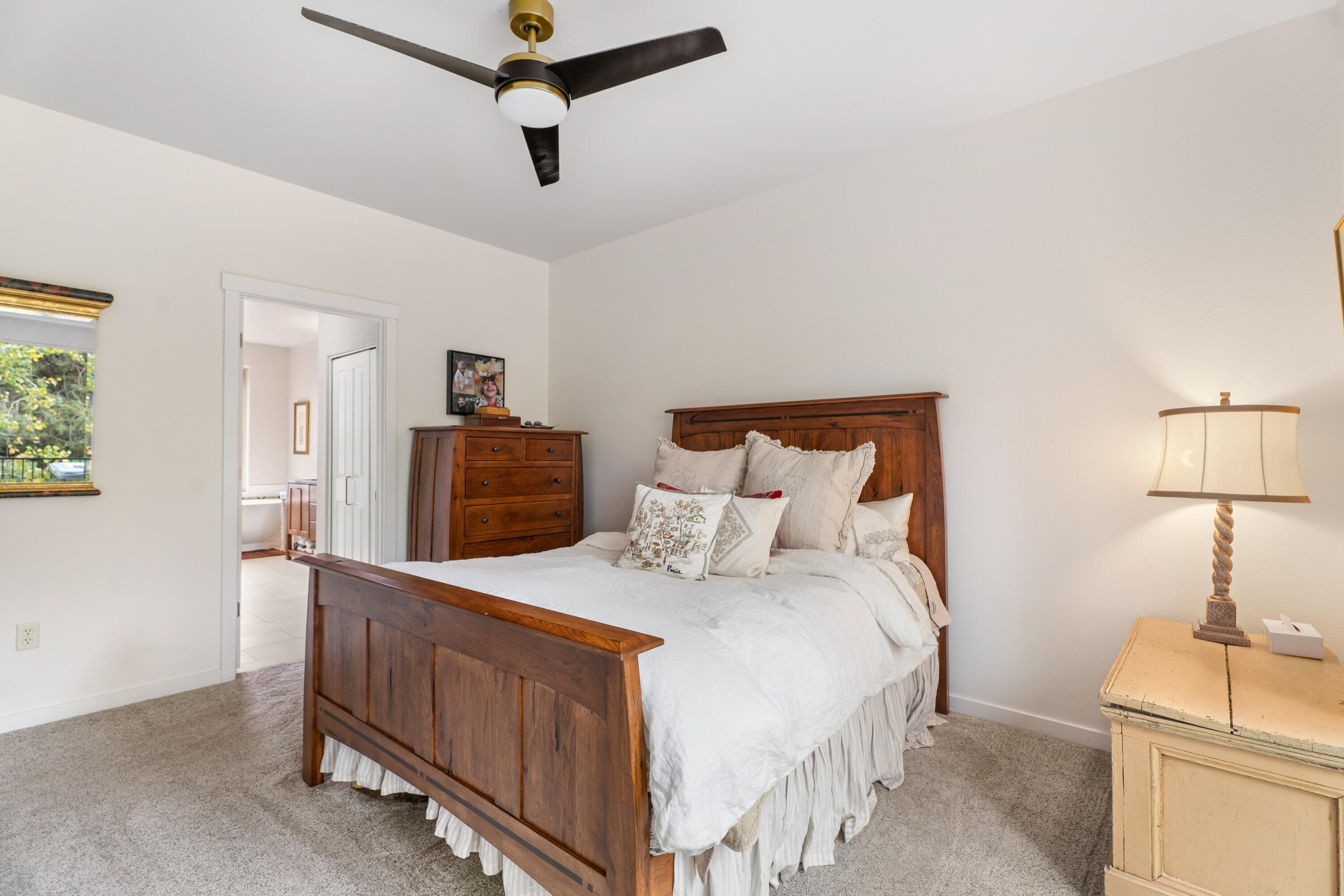 1302 Highland View Loop Redmond, OR 97756 - Photo 18 of 53 17-Bedroom