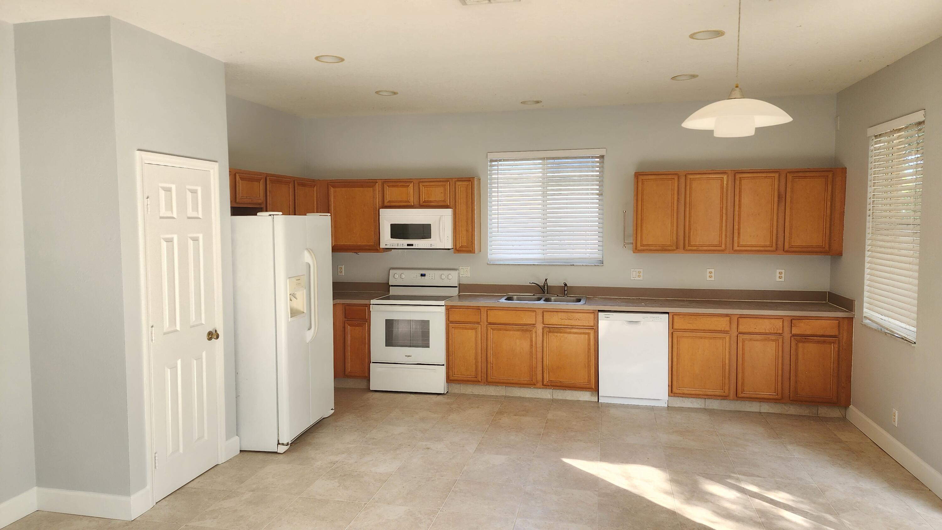 627 Southwest Byron Street Port St. Lucie, FL 34983 - Photo 2 of 10 kitchen