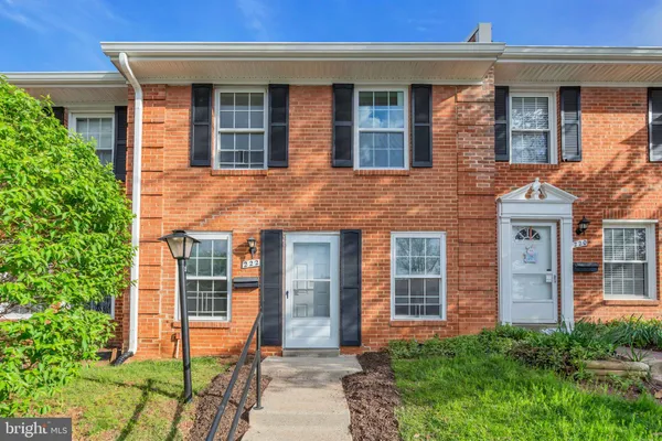 $425,000 | 222 North Auburn Drive, Sterling, VA 20164