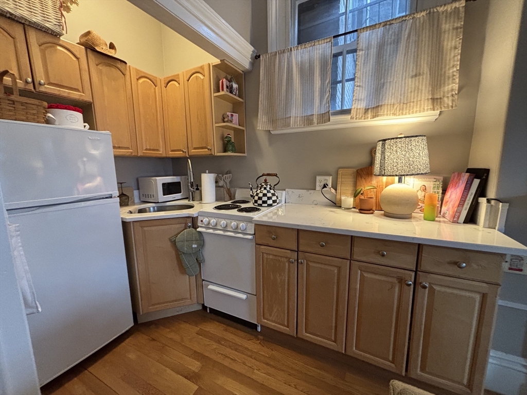 82 Charles Street, Unit 2R Boston, MA 02114 - Photo 5 of 8