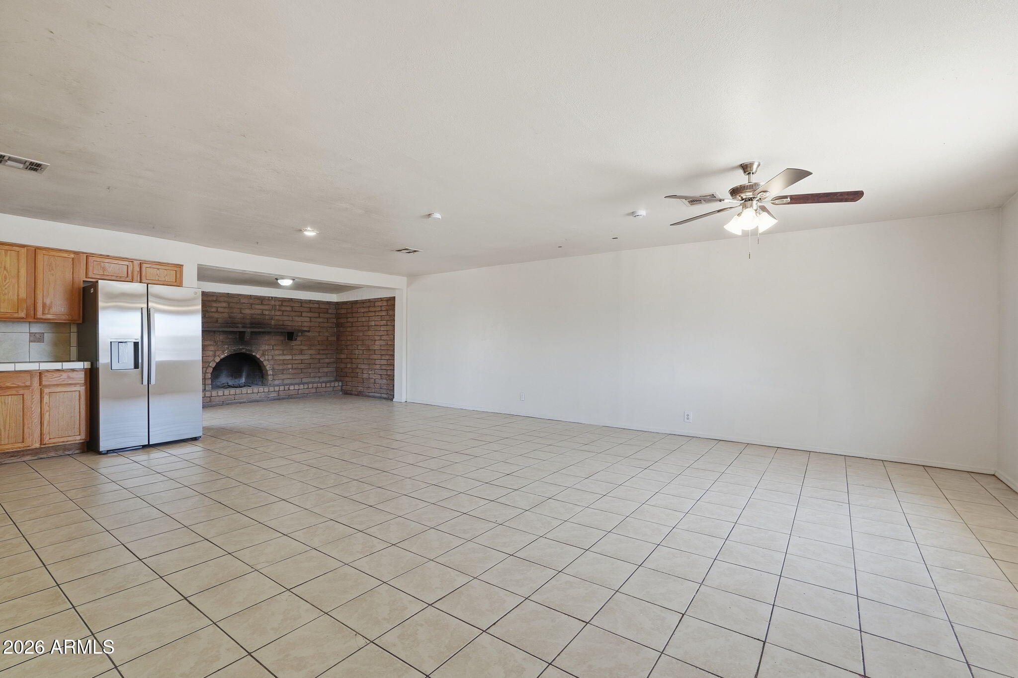 6452 West Thomas Road Phoenix, AZ 85033 - Photo 6 of 30 a view of an empty room with a window