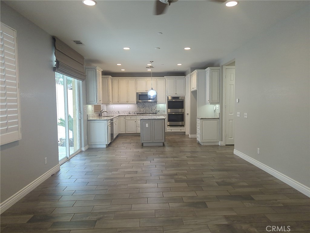 10961 Knoxville Way Riverside, CA 92503 - Photo 2 of 19