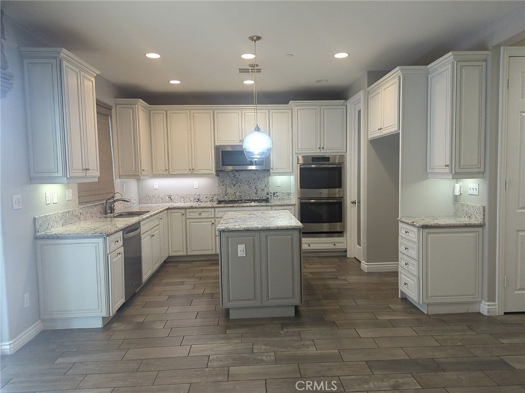 10961 Knoxville Way Riverside, CA 92503 - Photo 3 of 19