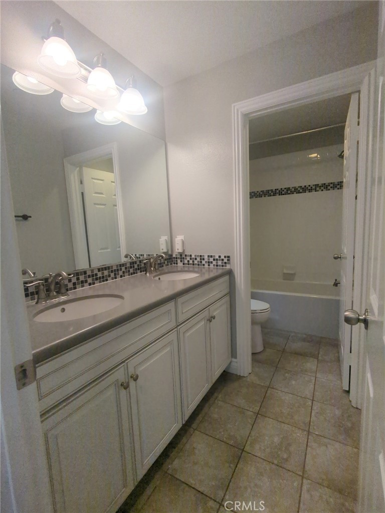 10961 Knoxville Way Riverside, CA 92503 - Photo 9 of 19