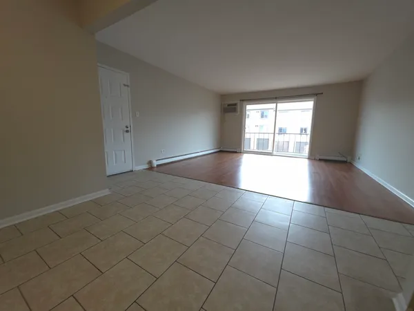$1,850 | 412 East Bailey Road, Unit 101, Naperville, IL 60565