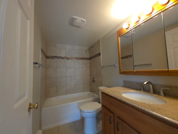 $1,850 | 412 East Bailey Road, Unit 101, Naperville, IL 60565