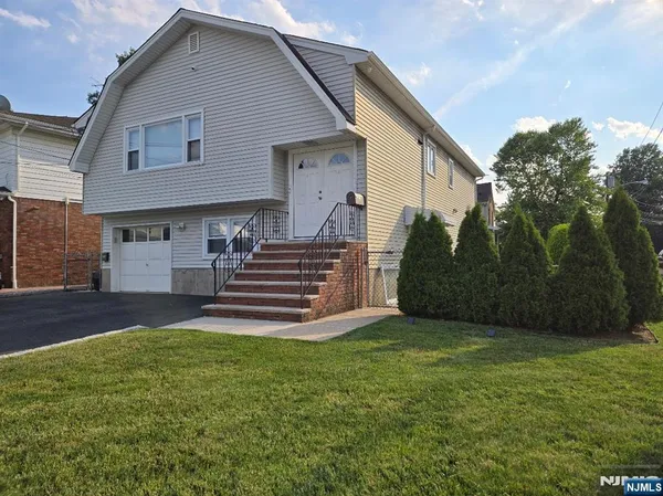 $3,000 | 318 East 54th Street, Elmwood Park, NJ 07407