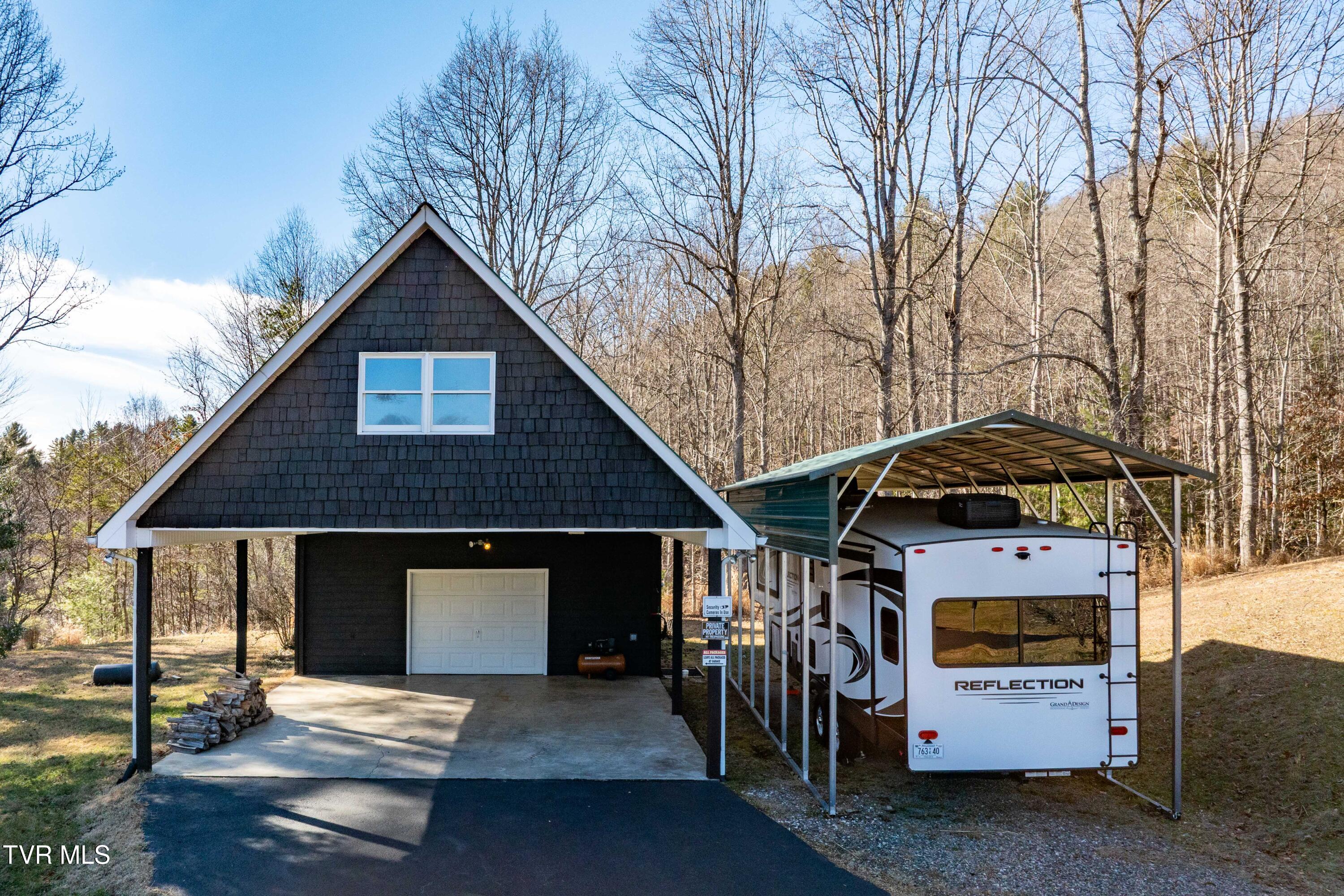 718 Copperhead Hollow Road Mountain City, TN 37683 - Photo 11 of 103 718 Copperhead Hollow Road (25 of 111)