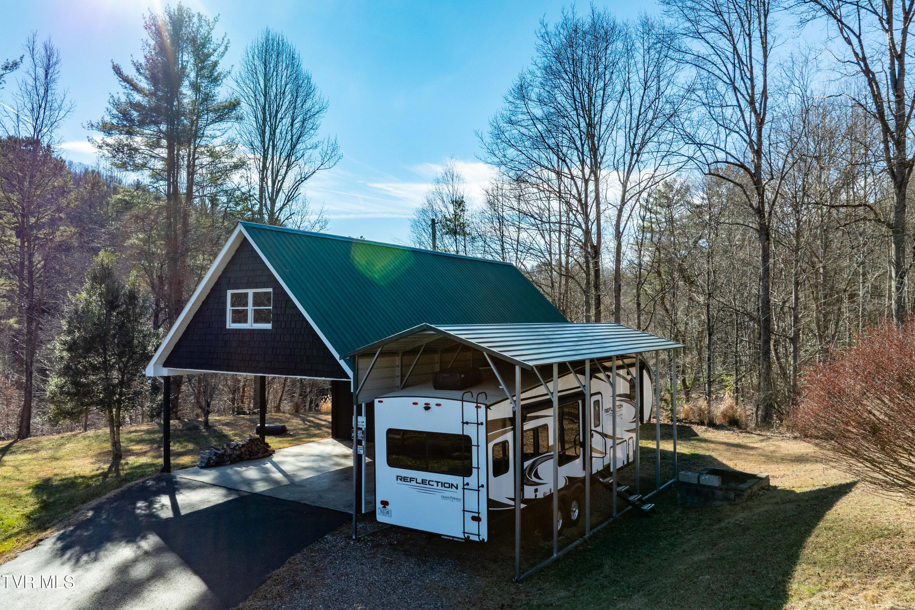718 Copperhead Hollow Road Mountain City, TN 37683 - Photo 12 of 103 718 Copperhead Hollow Road (26 of 111)