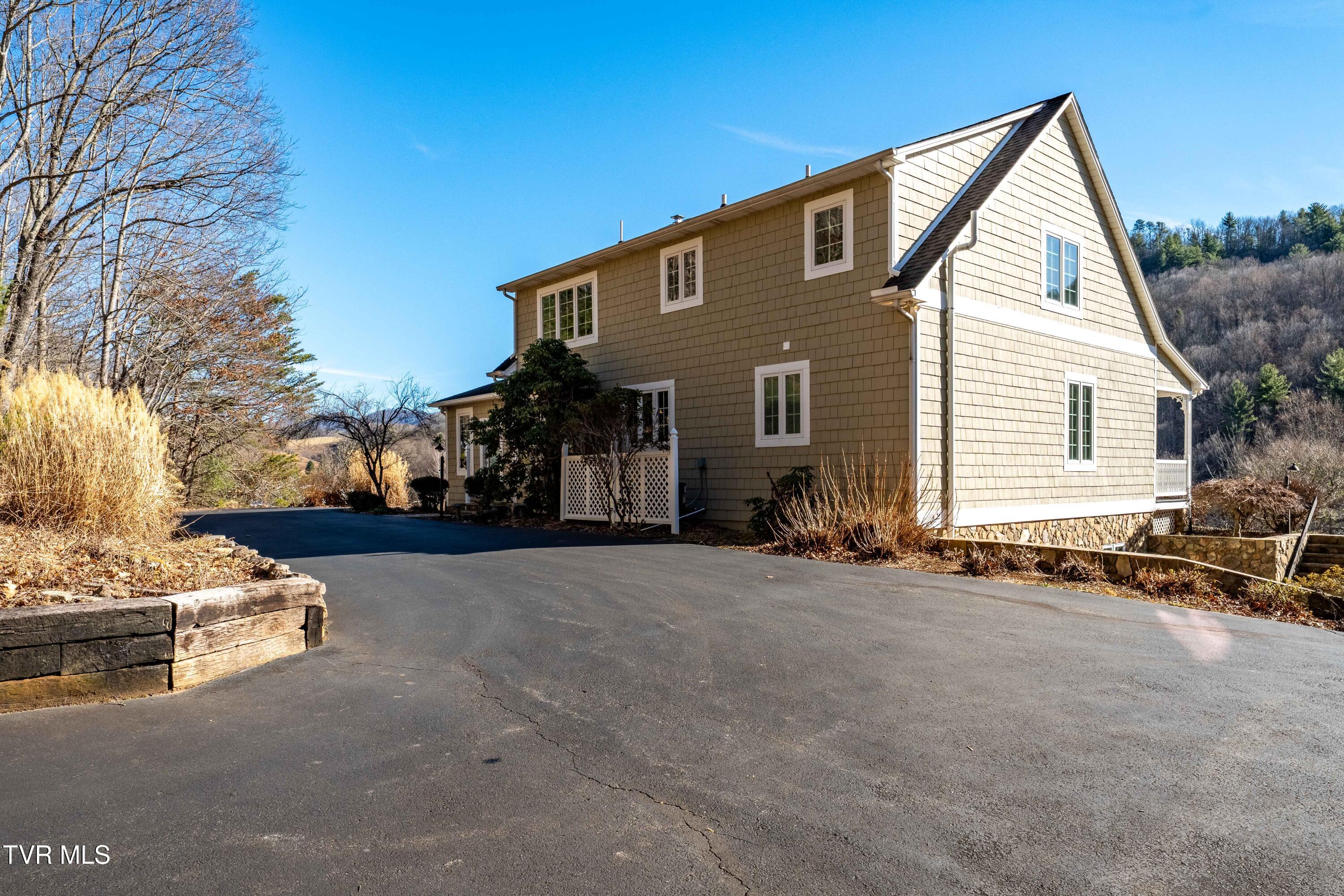 718 Copperhead Hollow Road Mountain City, TN 37683 - Photo 39 of 103 718 Copperhead Hollow Road (53 of 111)