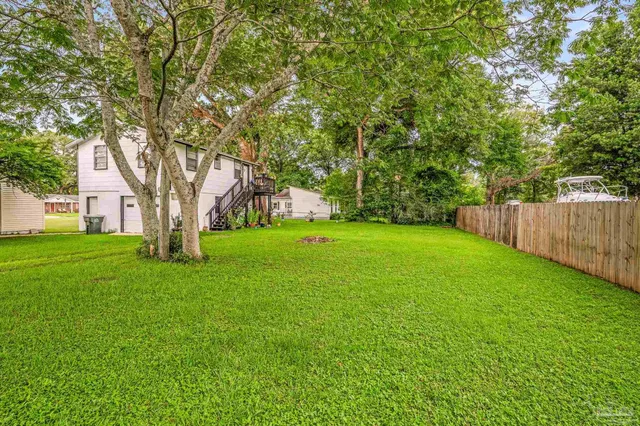 a view of a house with a backyard