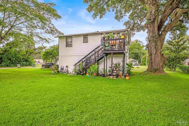 a view of a house with a back yard