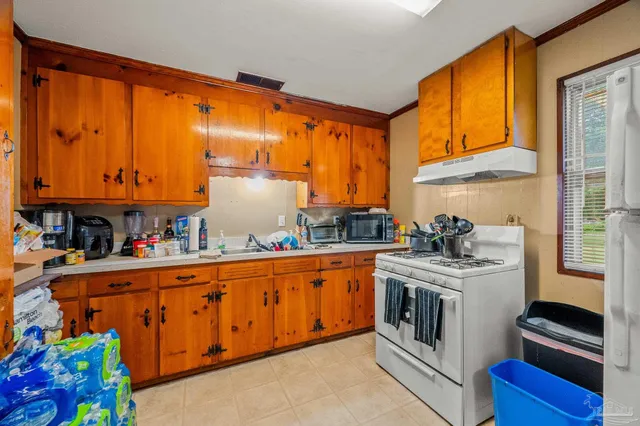 a kitchen that has a lot of cabinets in it