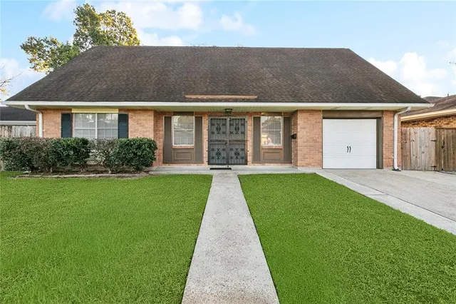 $2,200 | 729 Hermes Place, Gretna, LA 70056