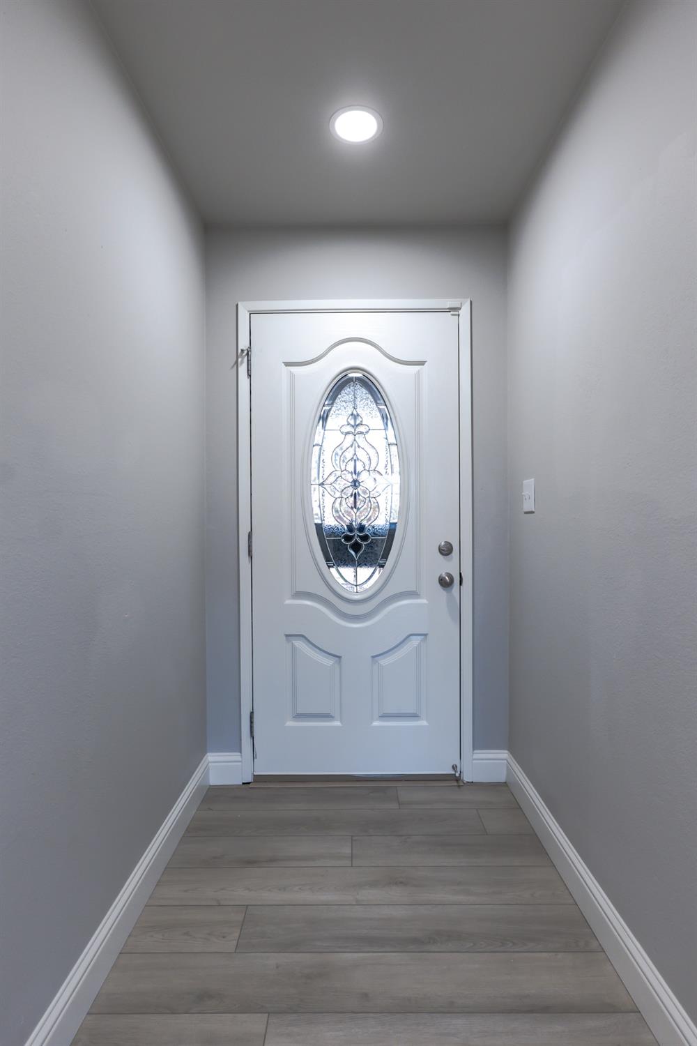 6587 North First Street Fresno, CA 93710 - Photo 18 of 51 an empty room with wooden floor and window