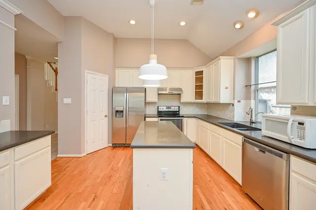 $2,400 | 12915 Fern Mill Court, Houston, TX 77041